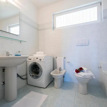 Sleeps 6 Air Con Villa *