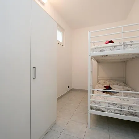 Sleeps 6 Air Con *