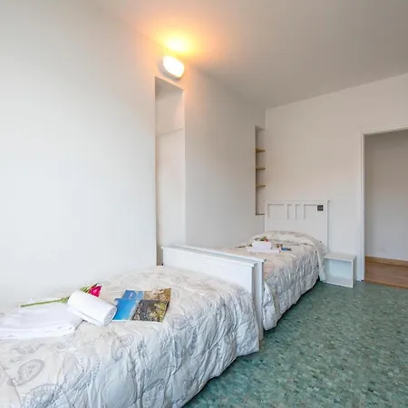 Villa Sleeps 6 Air Con