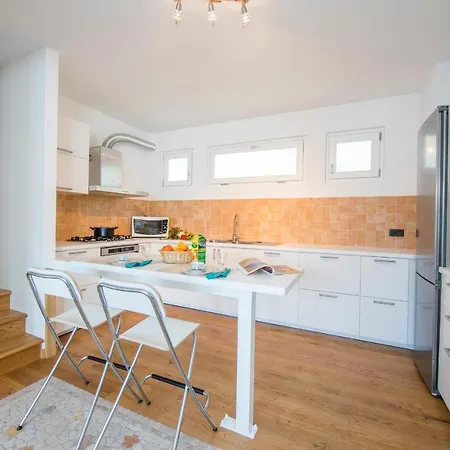 Sleeps 6 Air Con Villa Lierna