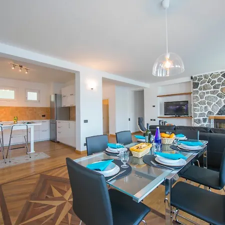 Sleeps 6 Air Con * Lierna